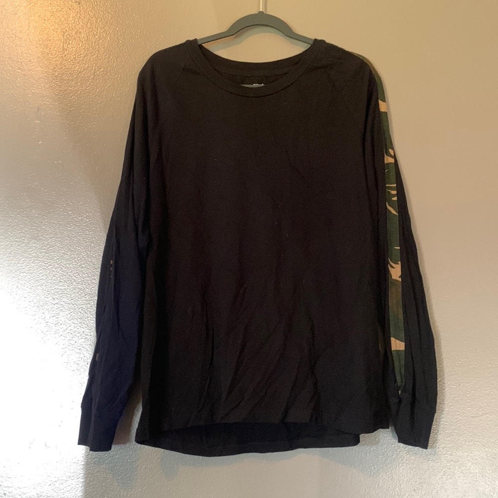 Camo Sleeve Black Tee